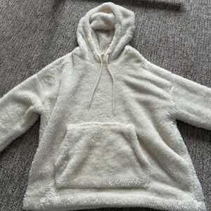 FLUFFY WHITE SWEATER - Size L